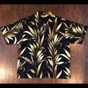Tommy Bahama 100% Silk Black Hawaiian Button Up